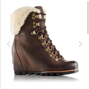 Sorel conquest wedge boots!